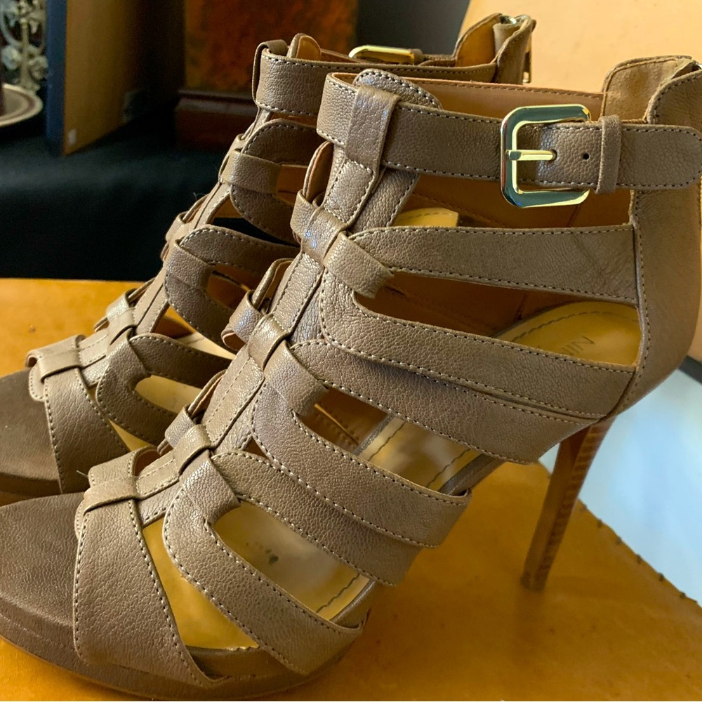 Brigadair NINE WEST Sandals w/ HEELS Size 9 Taupe Color Great Conditions